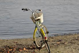 Des vélos et de l’eau par les écoles de Menglon et Aurel
